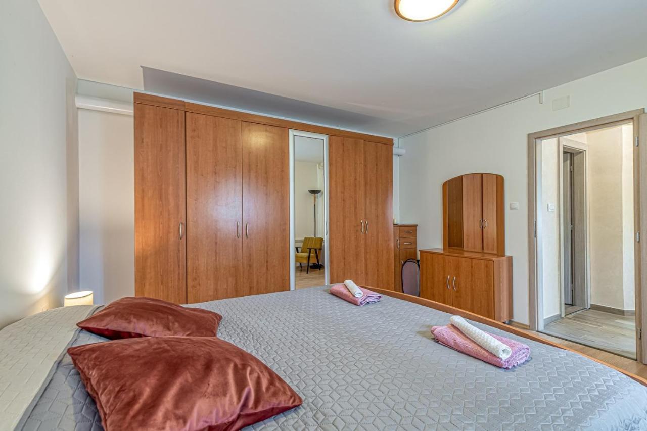 Apartment Flores Stari Pazin Exteriör bild