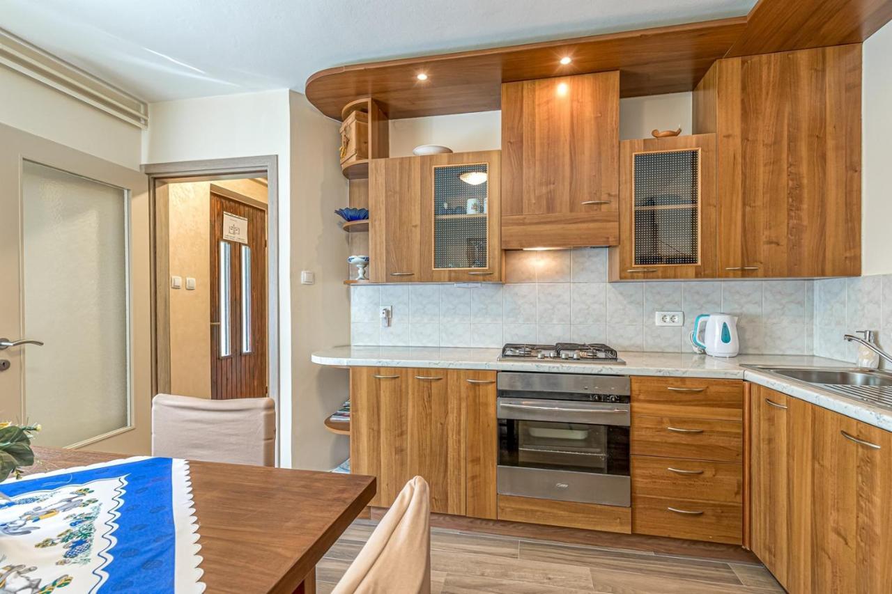 Apartment Flores Stari Pazin Exteriör bild