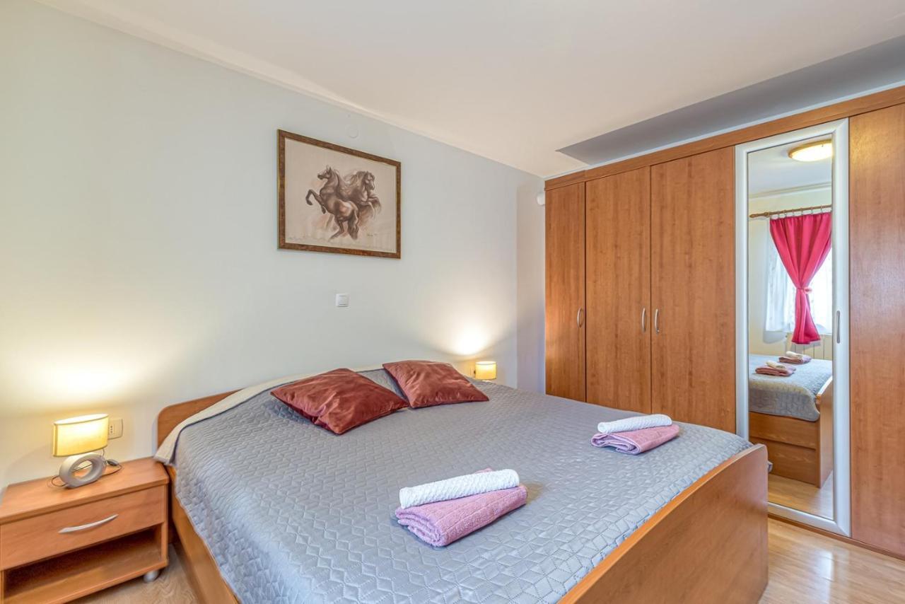 Apartment Flores Stari Pazin Exteriör bild